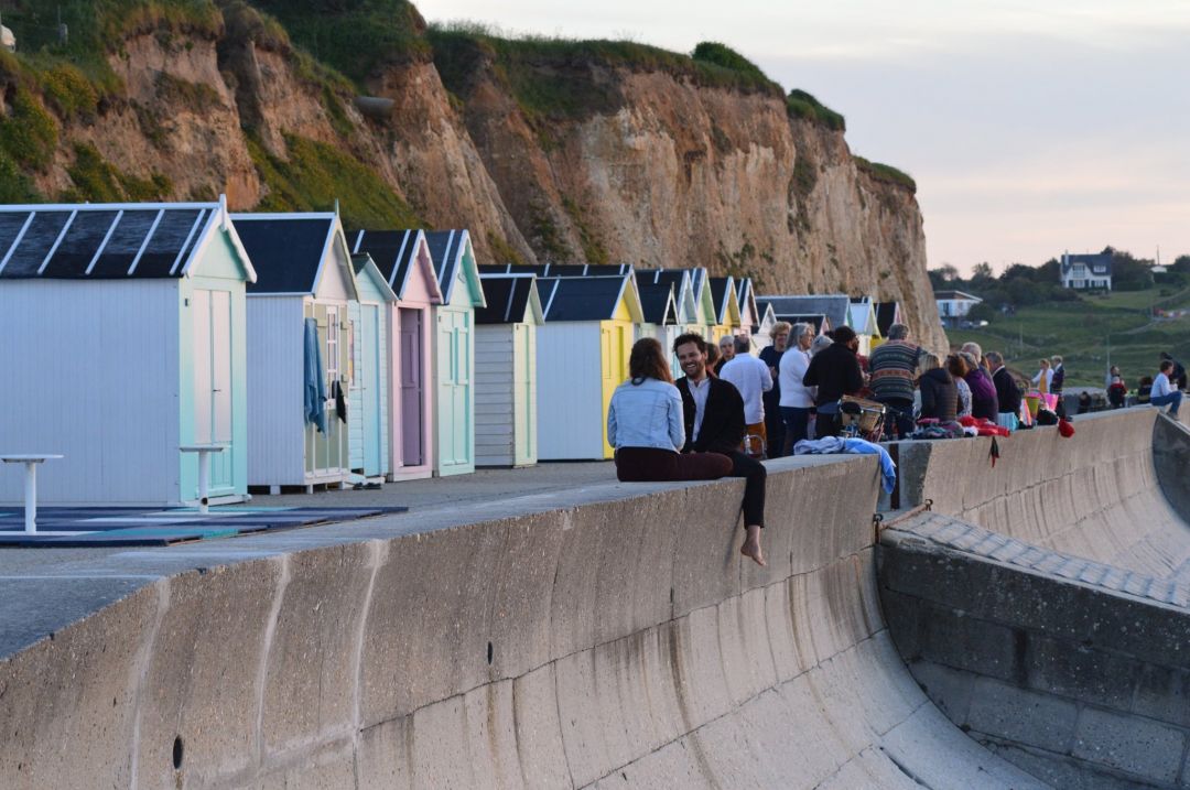 Wooden beach huts fête