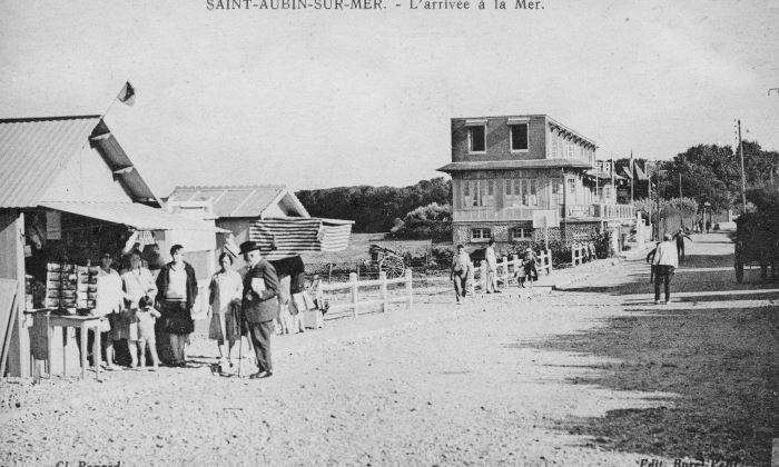 hôtel Ribardière à l'entrée de la plage